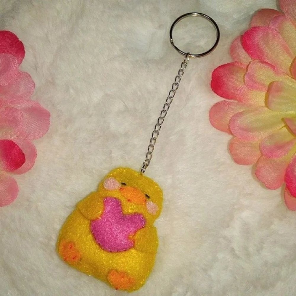 Felt Keychain Ducky Holding A Heart